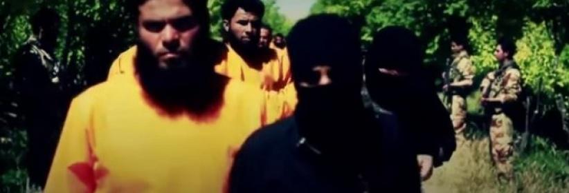 فيديو مروع ... اعدام 18 عنصرا من داعش على يد جيش الاسلام