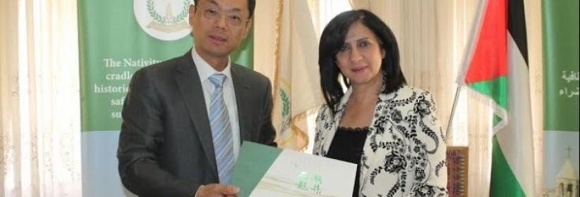 السفير الصيني يزور بلدية بيت لحم ويبدي رغبته الشديدة في التعاون المشترك