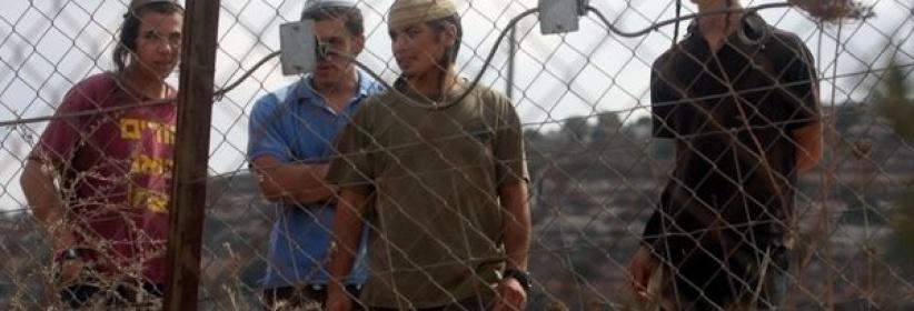 مستوطنون يعتدون على 3 عمال غربي القدس