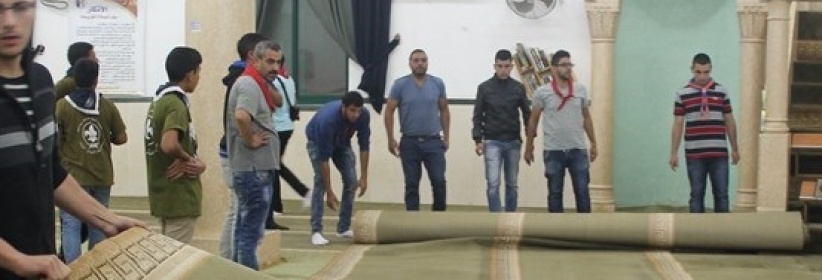 المجموعات الكشفية في بيت لحم تشارك بعمل تطوعي في مسجد عمر