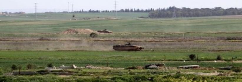الاحتلال يقيم سواتر ترابية ويستهدف المزارعين شرق خان يونس