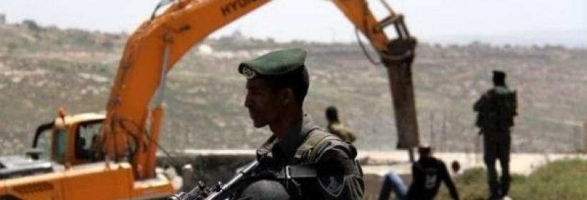 جرافات الاحتلال تهدم 3 منشآت في اذنا غرب الخليل