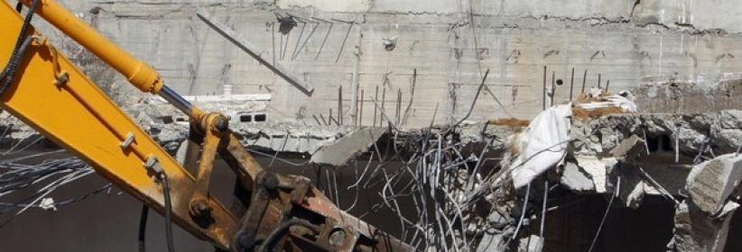 الاحتلال يوزع أوامر هدم وترحيل ووقف بناء لعشرات المساكن في القدس