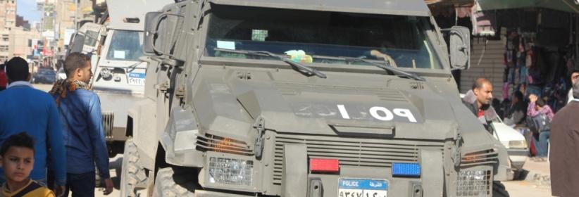 اصابة 21 شرطيا مصريا إثر انفجار عبوة ناسفة بالعريش