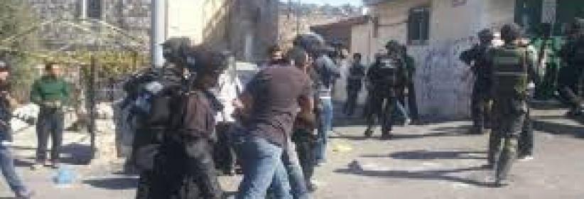 اعتقال 4 مقدسيين من عائلة واحدة بعد الاعتداء عليهم