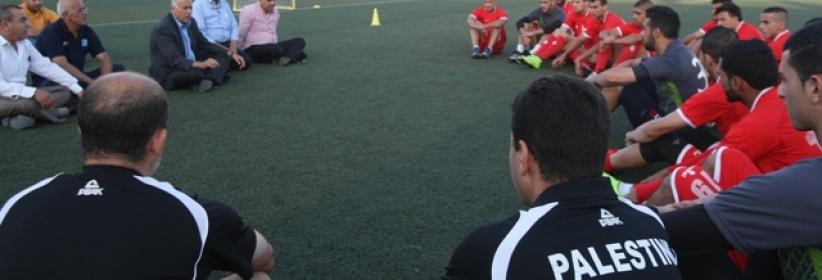 الرجوب يتابع تدريبات 