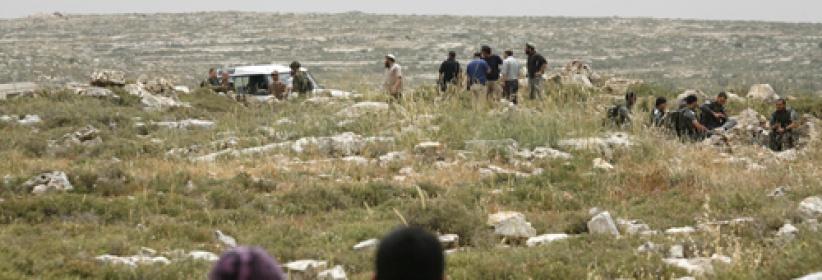 قوات الاحتلال تغلق الطريق في خلة النحلة جنوب بيت لحم