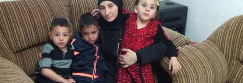 محكمة الاحتلال تبعد زوجة الشهيد غسان أبو جمل وأطفالها من القدس