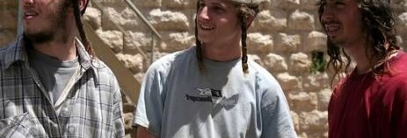 مستوطنون يصيبون سيدة مقدسية بجراح