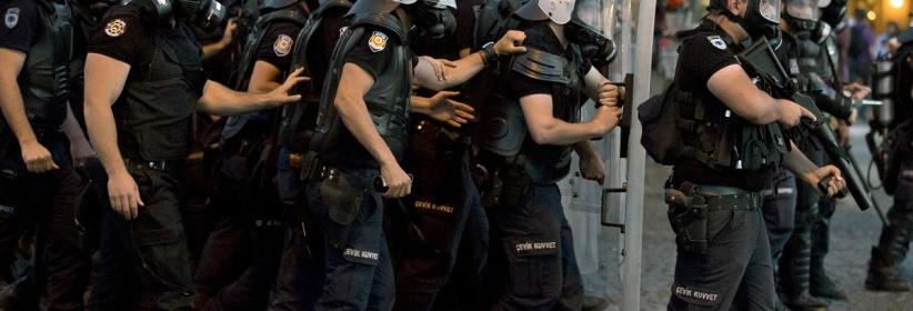 الشرطة التركية تعتقل المئات في حملة واسعة ضد 