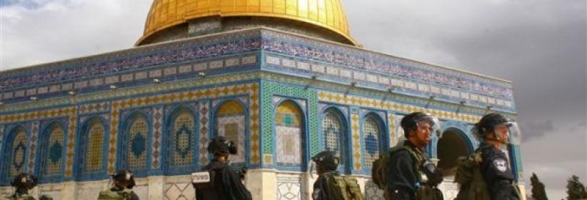 قوة عسكرية نسائية تقتحم الأقصى لقمع المرابطات