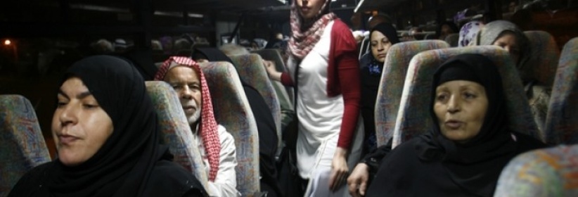 دفعة من أهالي الأسرى يزورون ابنائهم في سجن ايشل