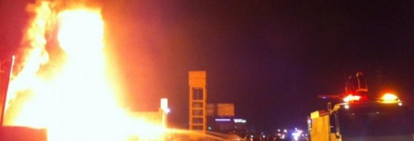 أراد إحراق عنكبوت فأحرق محطة بنزين