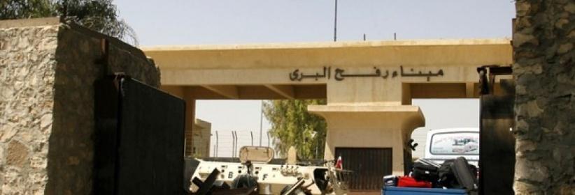 فلسطينيون عالقون يناشدون مصر فتح معبر رفح