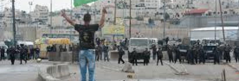 إصابة شاب بجروح خطيرة في مواجهات قرب حاجز قلنديا