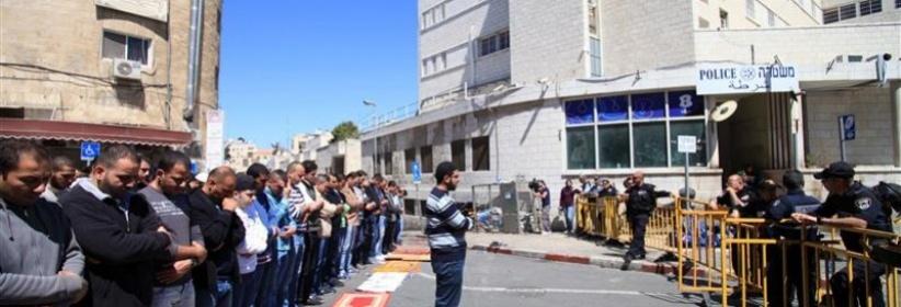 الاحتلال يحرم آلاف المواطنين من أداء صلاة الجمعة في 'الأقصى
