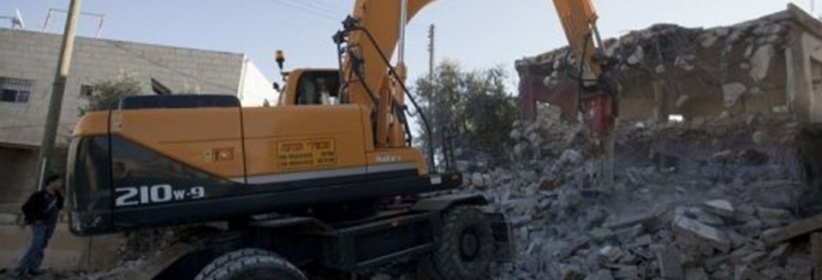 الاحتلال يهدم منزلين ويُرجئ هدم ثالث في القدس