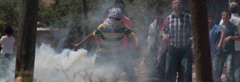 الاحتلال يعتقل شابا وفتى بمواجهات في بيت أمر شمال الخليل