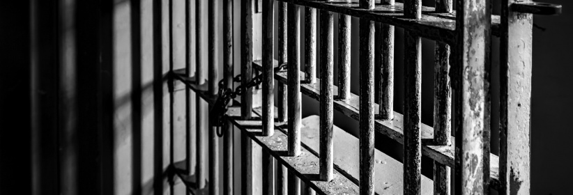 ثلاثة أسرى يتعرضون للضرب والتنكيل خلال اعتقالهم