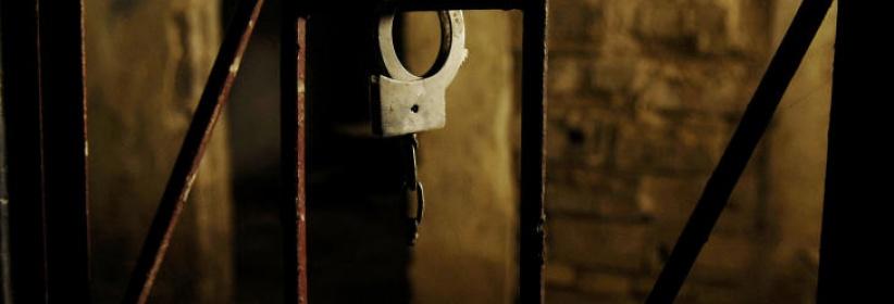 محكمة الإحتلال المركزية تقرر السماح للأسير الطحان بزيارة نجله المريض