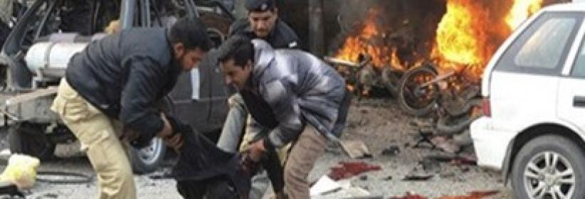 مقتل وإصابة 29 شخصا جراء تفجير انتحاري استهدف سيارة شرطة في باكستان