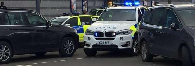 احتجاز رهائن من قبل مسلح في مجمع ترفيهي شمال غرب لندن