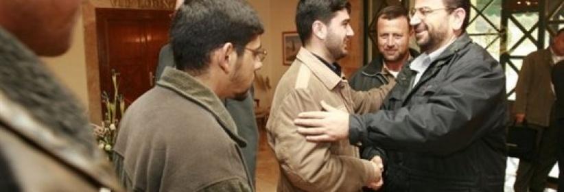 وفد حماس يصل طهران لبحث العلاقات الثنائية