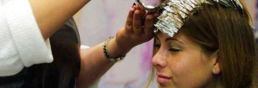 تحذير خطير للنساء مما تسببه صبغة الشعر