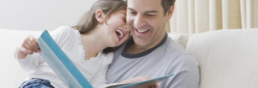 هل يعلم طفلك أنك تحبه؟ تعلَّم كيف تتحدث لغات الحب الـ5 مع أبنائك