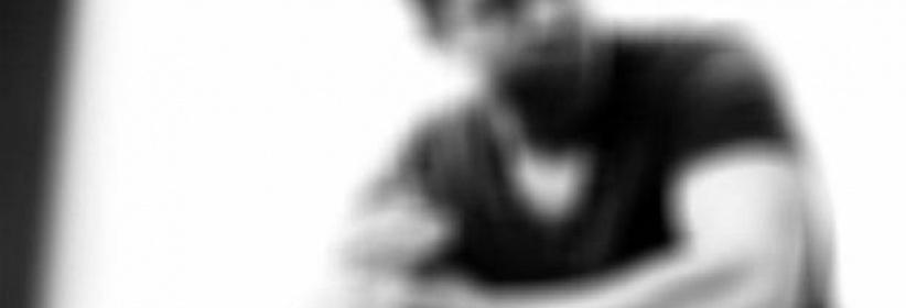 ممثل شهير في المستشفى بعد تعرّضه لحادثٍ مروّع على دراجته النارية