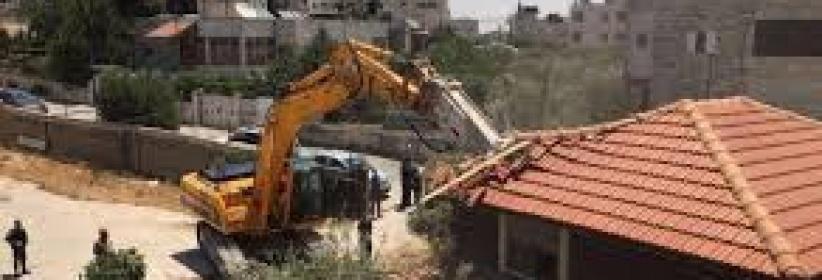 الاحتلال يهدم أساسات منشآت سكنية في بيت حنينا بالقدس