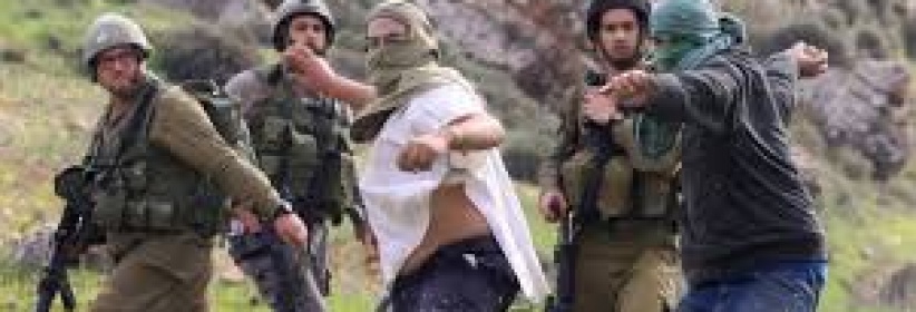 مستوطنون يعتدون بالضرب على مزارع جنوب بيت لحم