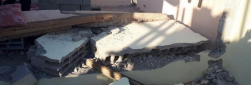 اصابتان وبحث عن عالقين في انهيار جدار قرب الرملة