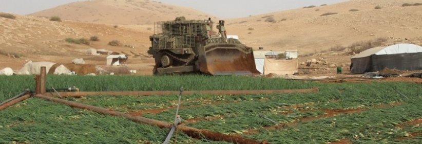 جرافات الاحتلال تدمر طرق زراعية وخطوط مياه في طوباس
