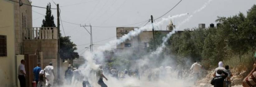 إصابات بالاختناق في صفوف الطلبة والمدرسين خلال مواجهات شرق بيت لحم