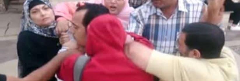 شاهد| ضرب أب مصري من أهل طليقته أثناء رؤية ابنته!