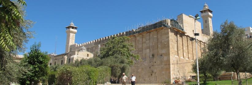 الخليل: الاحتلال يعتقل فتاة في البلدة القديمة ويغلق الحرم الإبراهيمي