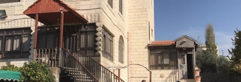 اصابة طفلين بجروح خطيرة باندلاع حريق شمال القدس