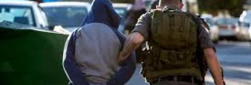 الاحتلال يعتقل شاب بدعوى حيازته سكينا ً قرب جنين