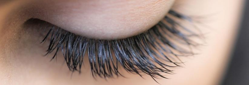 زيوت لتطويل الرموش طبيعياً