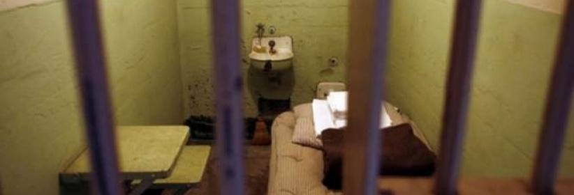 شهادات حية من داخل السجون: جر لمسافات طويلة و احتجاز في زنازين قذرة