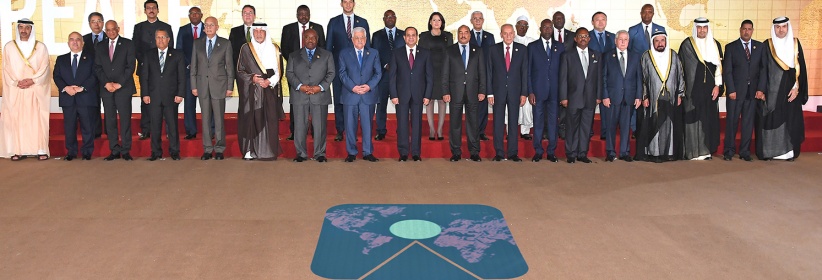 الرئيس يلتقي عددا من الشباب الفلسطينيين المشاركين في منتدى شباب العالم