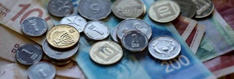 ماذا يعني تراكم الشيكل الإسرائيلي في البنوك الفلسطينية؟