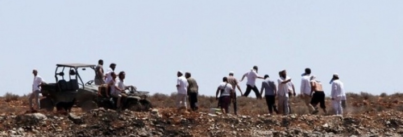 مستعمرون يقتحمون تجمع شلال العوجا شمال أريحا ويضيقون على الأهالي 