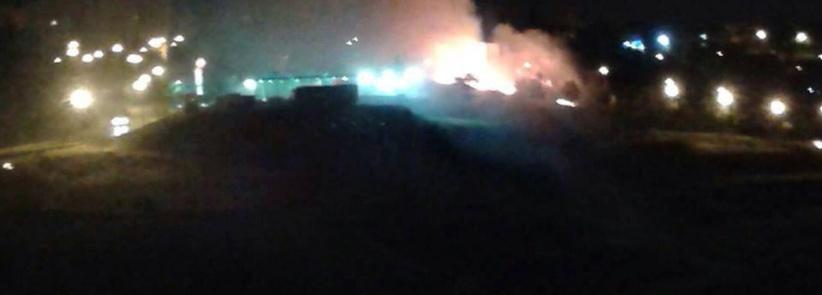 اشتعال النيران في أحراش معسكر للجيش ومحطة وقود في العيسوية