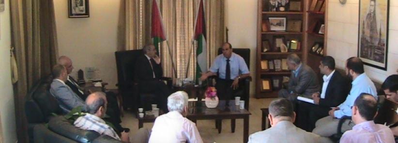 المحافظ حمايل يلتقي تيسير خالد لدفع عمليات توثيق اضرار الجدار