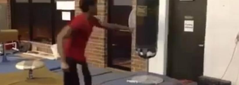 طنط عم يدرب على ضرب البوكس