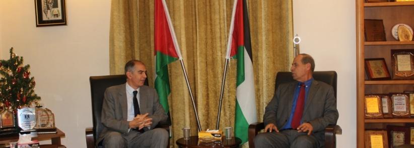 محافظ بيت لحم يستقبل القنصل الفرنسي لبحث الاستعدادات للاعياد المجيدة