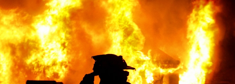 يوم أمس : اصابة 3 اطفال بحريق منزلهم بخانيونس