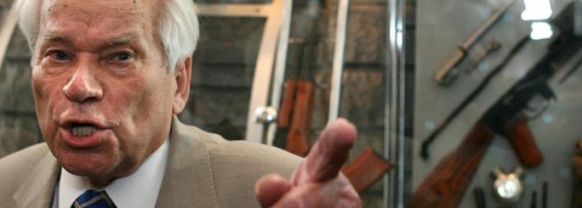 وفاة الروسي ميخائيل كلاشنيكوف مخترع البندقية التي تحمل اسمه